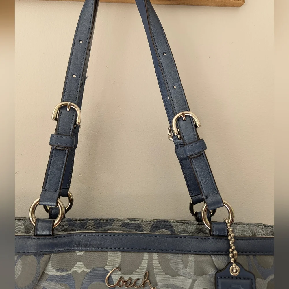 Coach purse - Picture 4 of 13